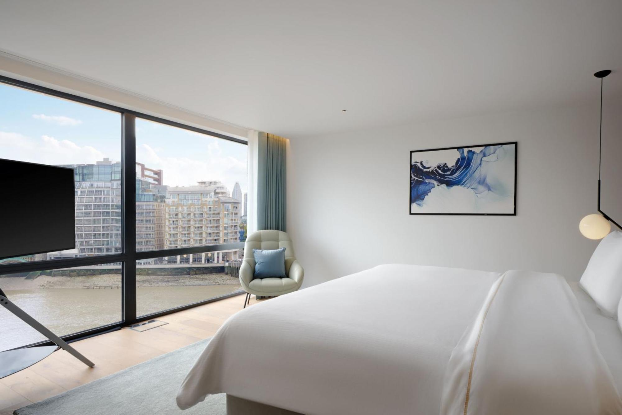 The Westin London City Hotel Exterior photo Deluxe Room