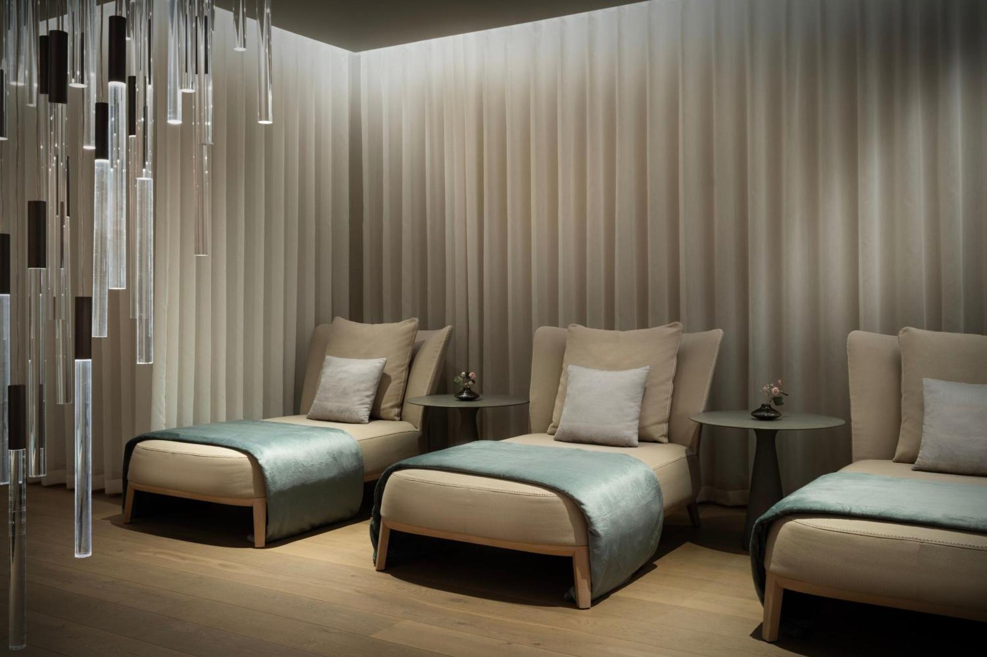 The Westin London City Exterior photo The relaxation room at The Spa at The Atlantis